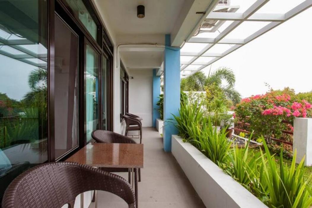 Готель Casa Noah Tagaytay City Екстер'єр фото