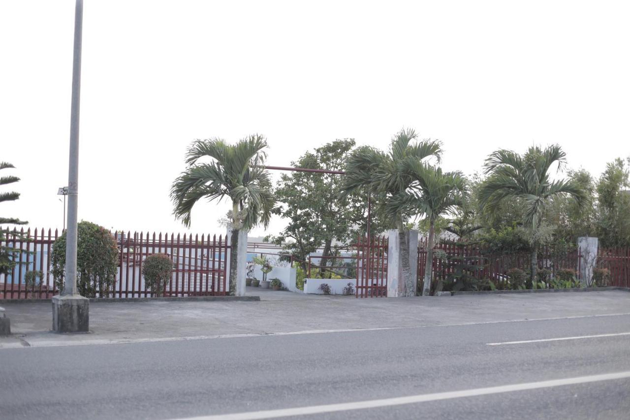 Готель Casa Noah Tagaytay City Екстер'єр фото
